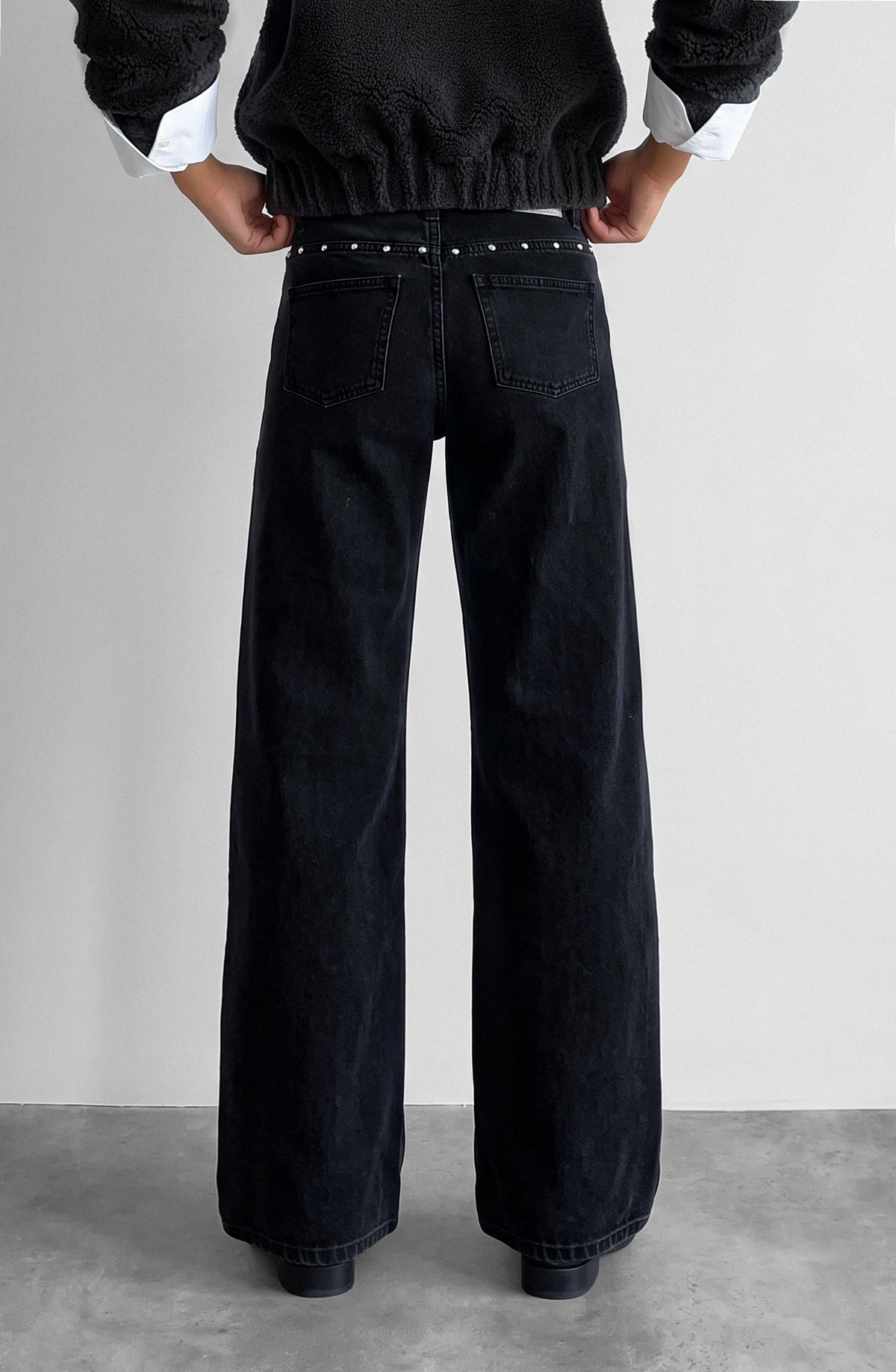 Pantalón Cortes Tachas Estrellas Grey